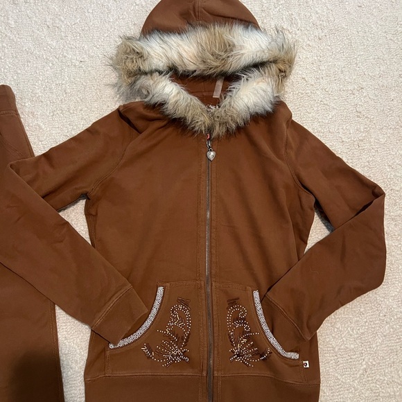 Twisted Heart Brown Set - Picture 2 of 8